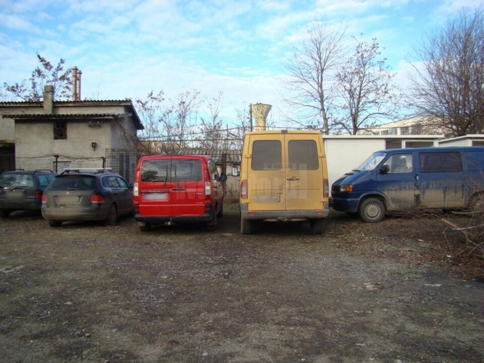 Mașini ridicate în cadrul perchezițiilor