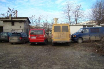 Mașini ridicate în cadrul perchezițiilor