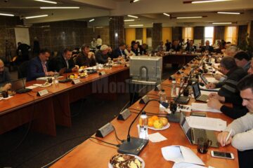 Aleșii locali au prelungit contractul cu patru firme de transport private, pentru un număr de cinci linii