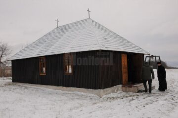 Ocolul Silvic Bisericesc și Protopopiatul Fălticeni au oferit daruri copiilor de Crăciun