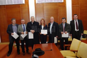 Doar șapte deputați și senatori suceveni și-au ridicat certificatele de parlamentar