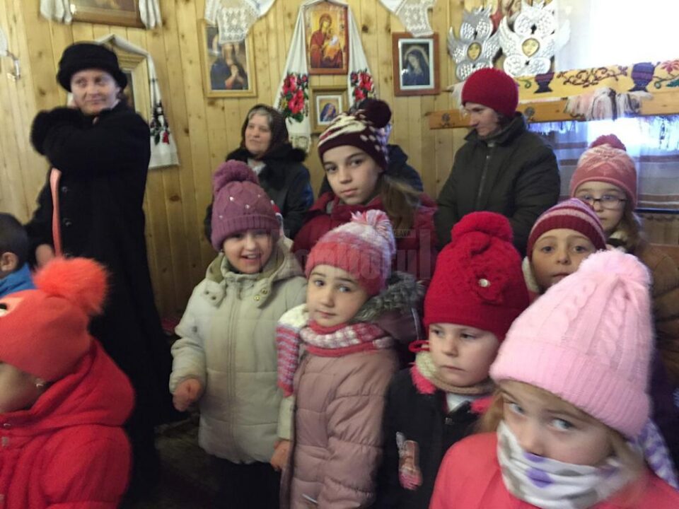 Concert de colinde și cadouri pentru copiii de la Căsuța de Tip Familial Șcheia