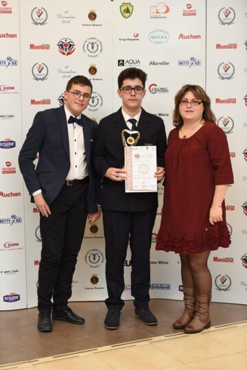 Apreciere, recunoaștere și povești de viață impresionante, la ediția aniversară a Galei „Top 10 Suceveni” - Foto Artistul