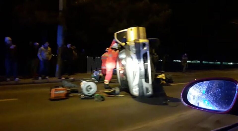 Un autoturism Logan MCV s-a răsturnat pe carosabil