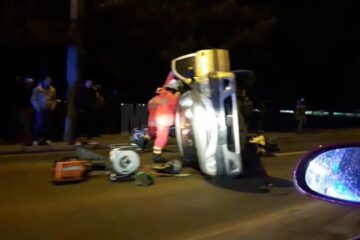Un autoturism Logan MCV s-a răsturnat pe carosabil