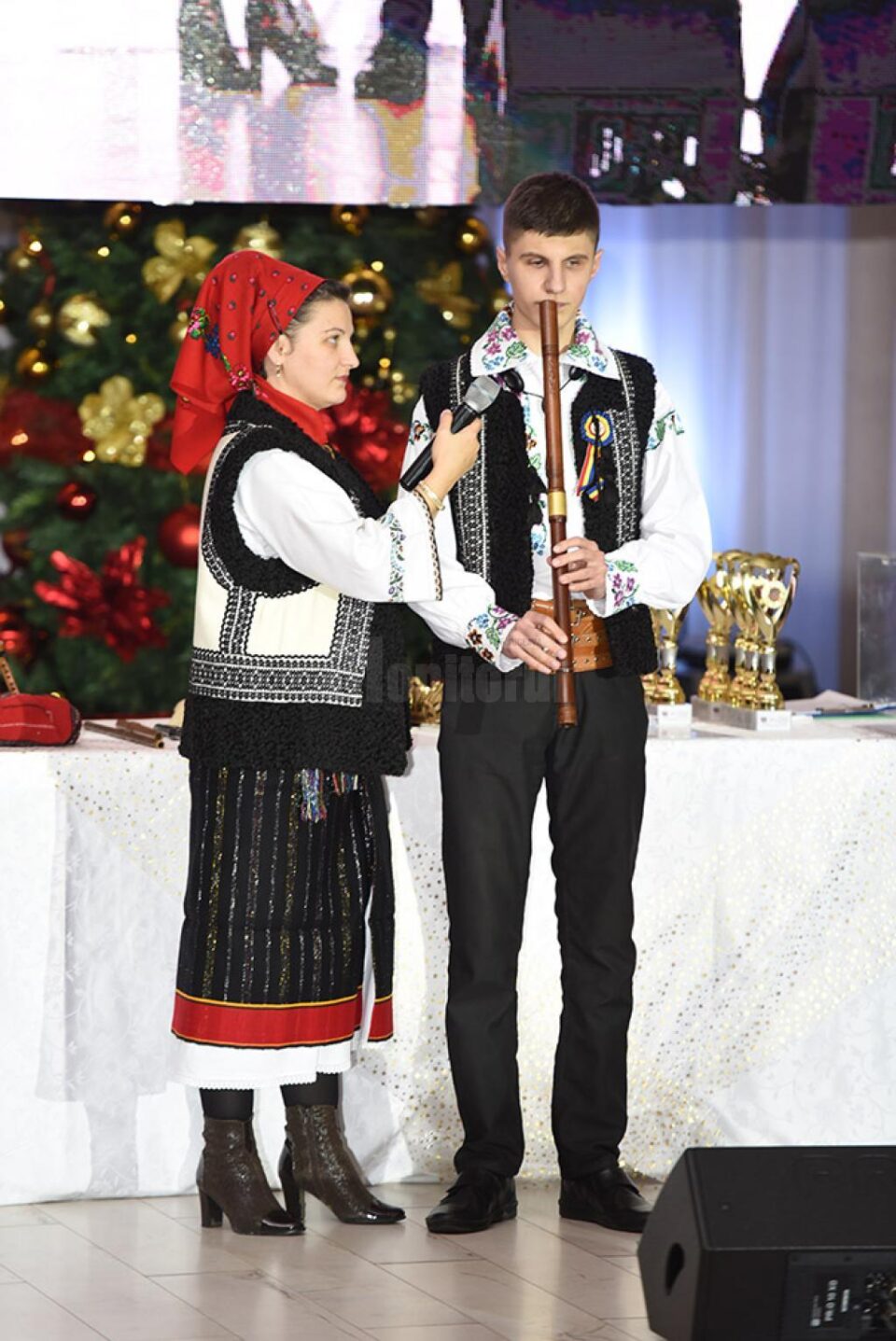 Banii de la Gala "Top 10 Suceveni" au ajuns, ieri, în contul lui Alexandru Cozaciuc. Foto: Artistul