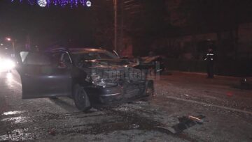Autoturismul VW peste care a căzut BMW-ul