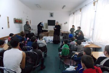 Copiii din Centrul de Plasament Solca au primit, săptămâna trecută, daruri de Crăciun din partea Arhiepiscopiei Sucevei și Rădăuților
