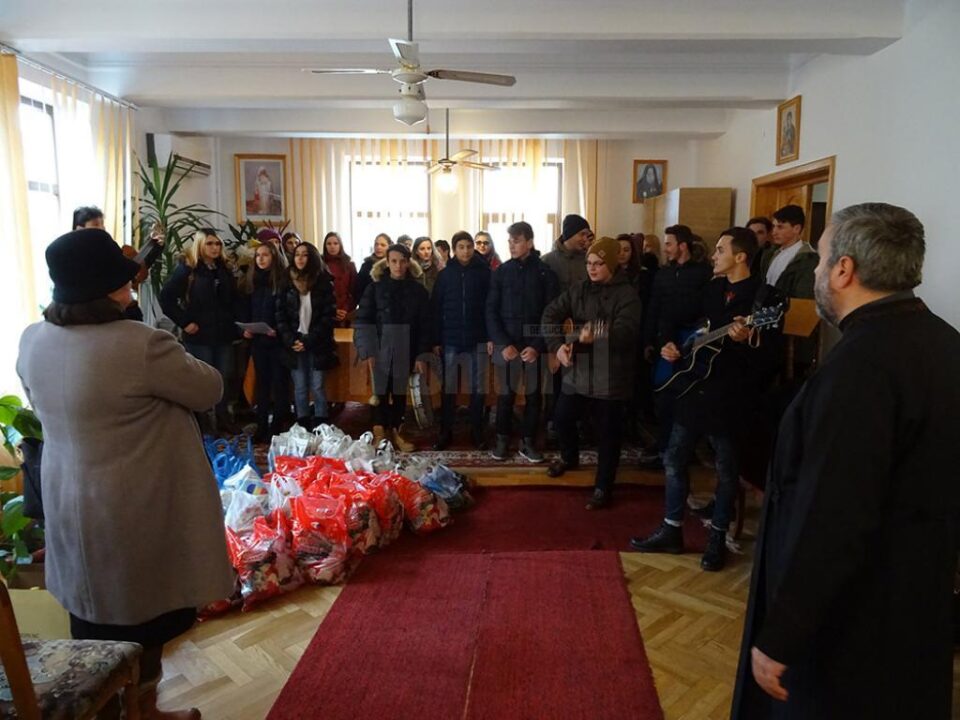 Colinde și daruri de sărbători pentru bătrâni, la Protoieria Fălticeni