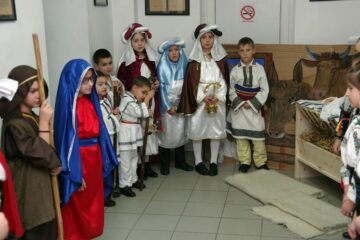 Redacția Monitorului de Suceava a primit ieri colindători de la Așezământul de copii „Sf. Ierarh Leontie” de la Rădăuți