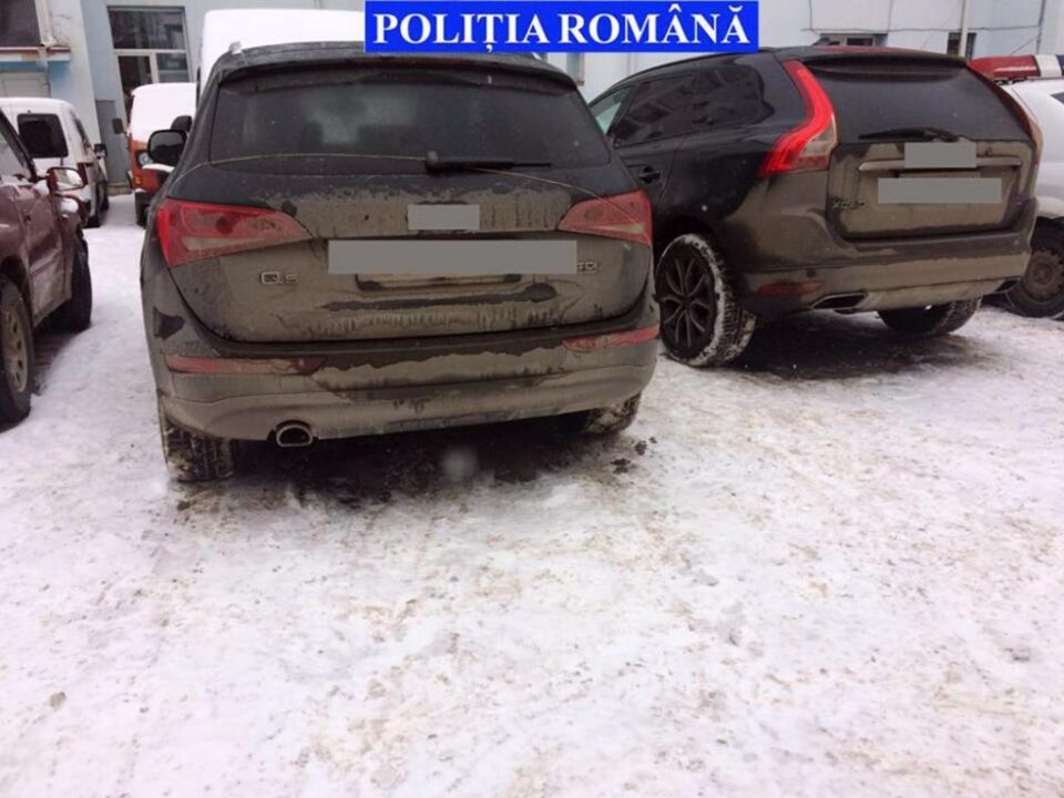 Mașini de teren ridicate la percheziții