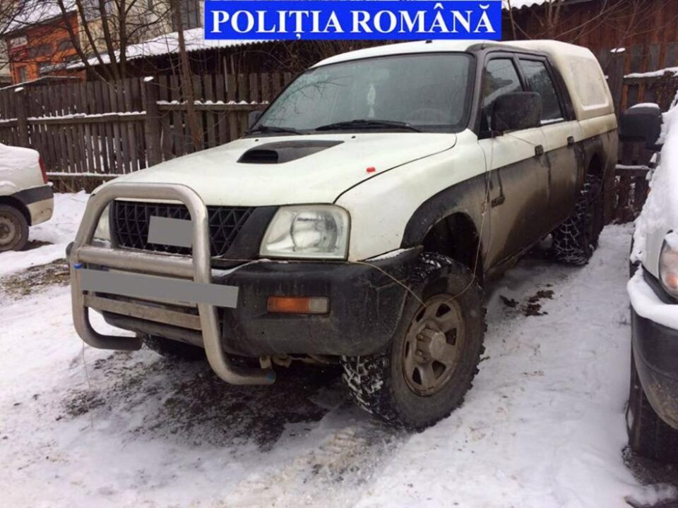 Mașini de teren ridicate la percheziții