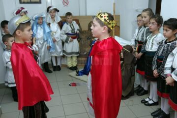 Redacția Monitorului de Suceava a primit ieri colindători de la Așezământul de copii „Sf. Ierarh Leontie” de la Rădăuți