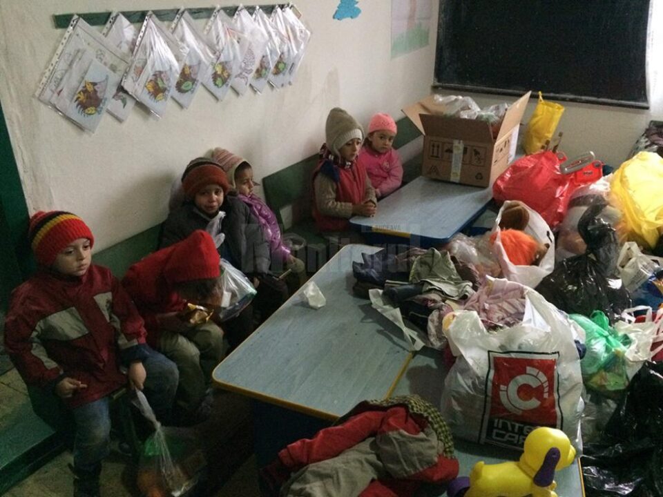 Preșcolarii de la „Piticot” le-au făcut cadouri copiilor din cătunul Țâmpoceni, Capu Codrului
