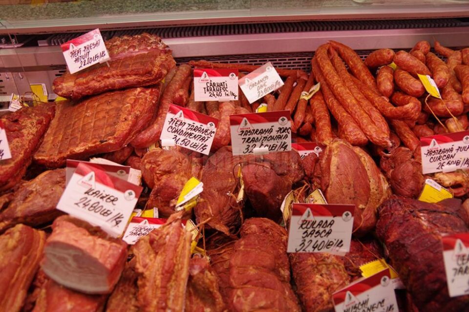 O gamă variată de produse tradiționale realizate după vechi rețete românești specifice zonei