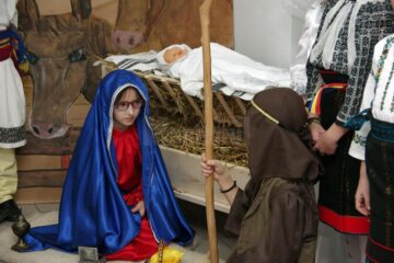 Redacția Monitorului de Suceava a primit ieri colindători de la Așezământul de copii „Sf. Ierarh Leontie” de la Rădăuți