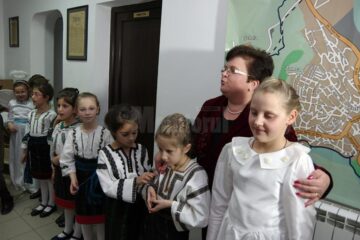 Redacția Monitorului de Suceava a primit ieri colindători de la Așezământul de copii „Sf. Ierarh Leontie” de la Rădăuți