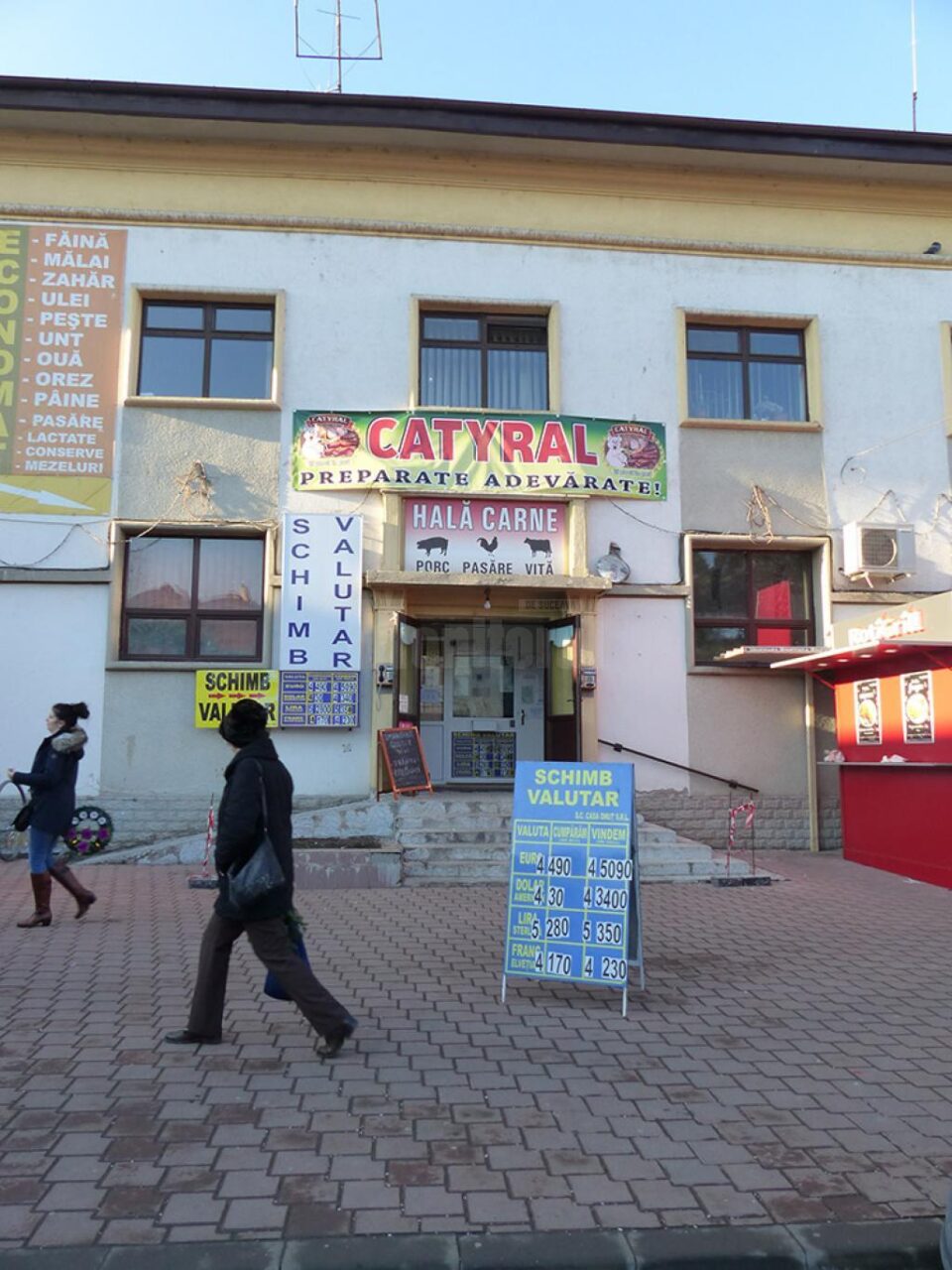 Produsele firmei CATYRAL se vând în sediul fostei hale de carne de la Piața Mare