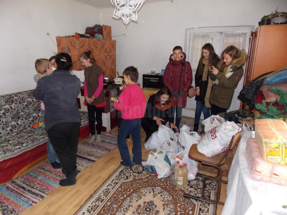 Acțiuni de voluntariat pentru oameni nevoiași