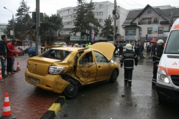 Doi bătrâni și-au pierdut viața într-un grav accident petrecut în intersecția Nordic