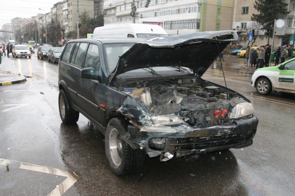 Doi bătrâni și-au pierdut viața într-un grav accident petrecut în intersecția Nordic