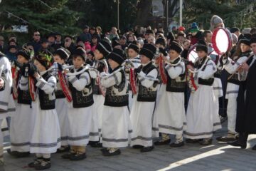 Festivalul tradițiilor populare de iarnă, o colecție impresionantă de obiceiuri din întreaga Bucovină