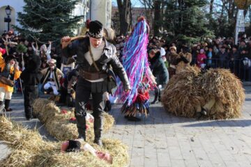 Malanca de la Crasna, un impresionant spectacol al tradițiilor păstrate de frații noștri din Ucraina