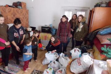 Acțiuni de voluntariat pentru oameni nevoiași