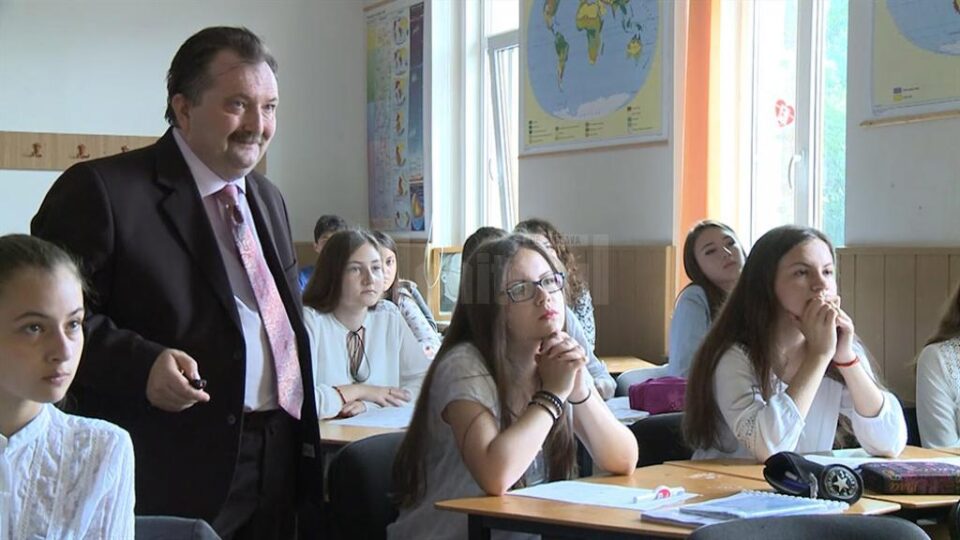 Marcel Porof alături de elevii săi