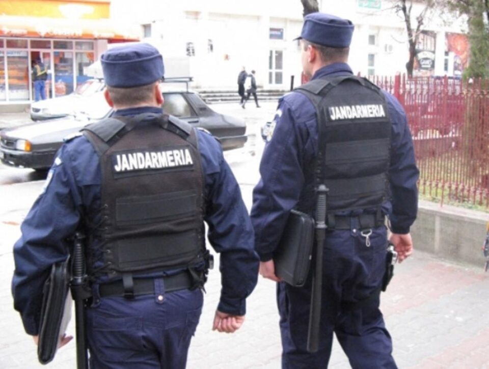 Jandarmii împreună cu polițiștii au tăiat 75 de amenzi. Foto: jandarmeriaromana.ro