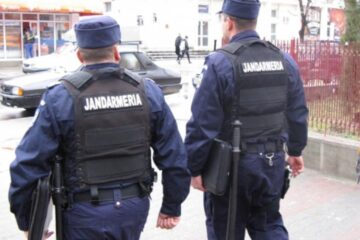 Jandarmii împreună cu polițiștii au tăiat 75 de amenzi. Foto: jandarmeriaromana.ro