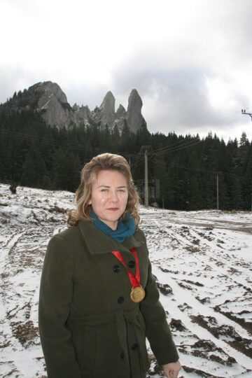 Sabina Calisevici cu medalia de aur pe Rarău
