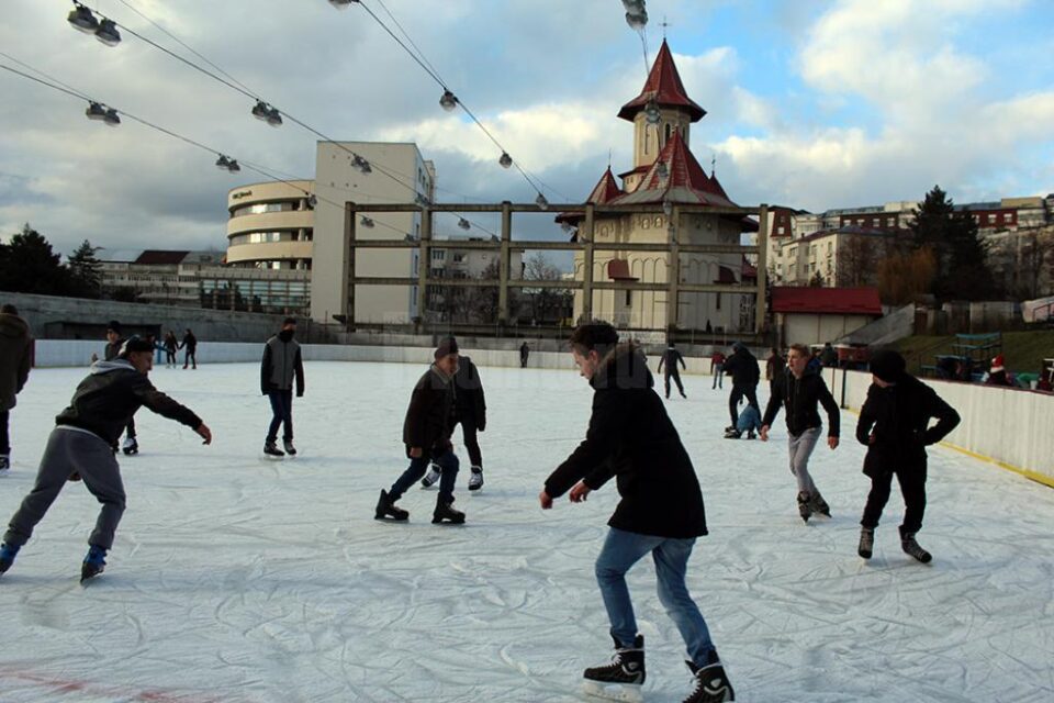 Patinoarul Areni va fi deschis după un program special, atât în ultima zi din 2016, cât și în prima zi din 2017 Patinoarul Areni va fi deschis după un program special, atât în ultima zi din 2016, cât și în prima zi din 2017