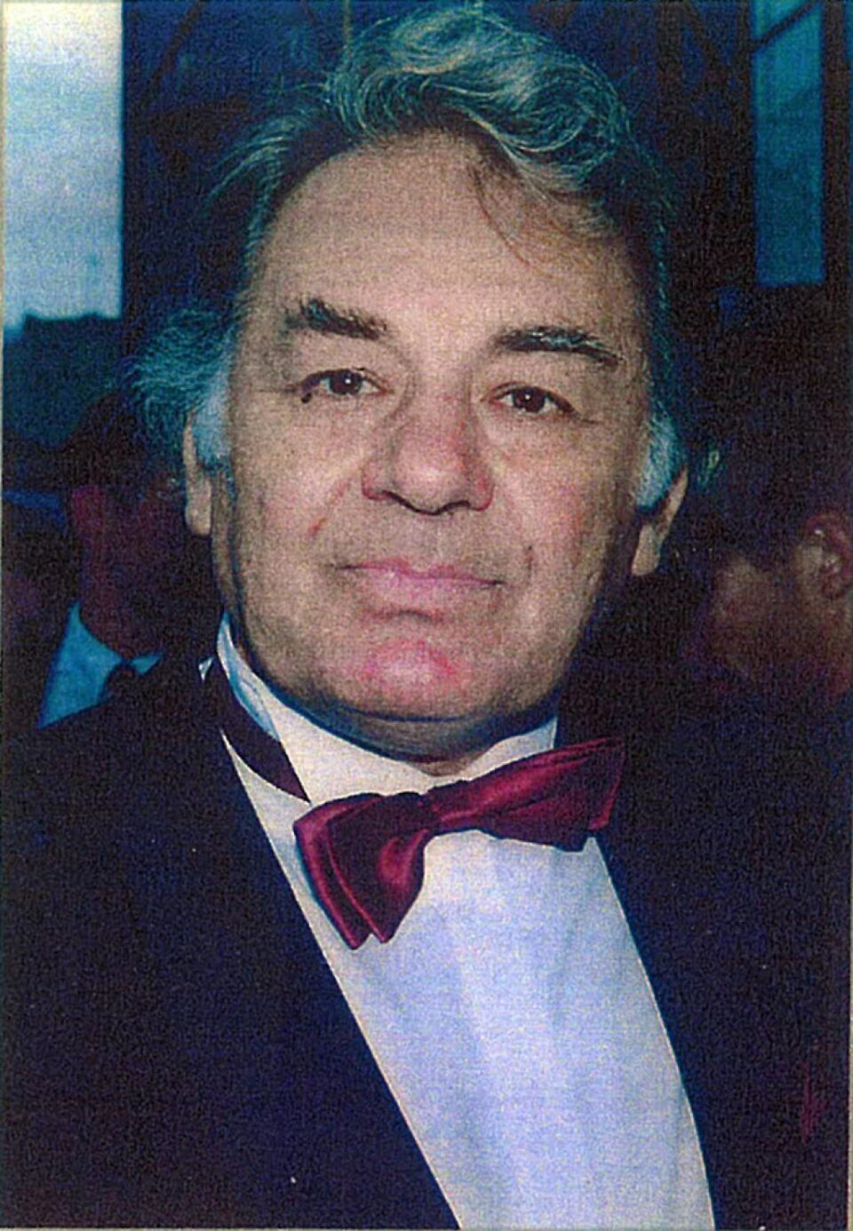 Emil Loteanu, regizorul, scenaristul și poetul cu o sălășluire efemeră de câțiva ani în Bucovina Emil Loteanu, regizorul, scenaristul și poetul cu o sălășluire efemeră de câțiva ani în Bucovina