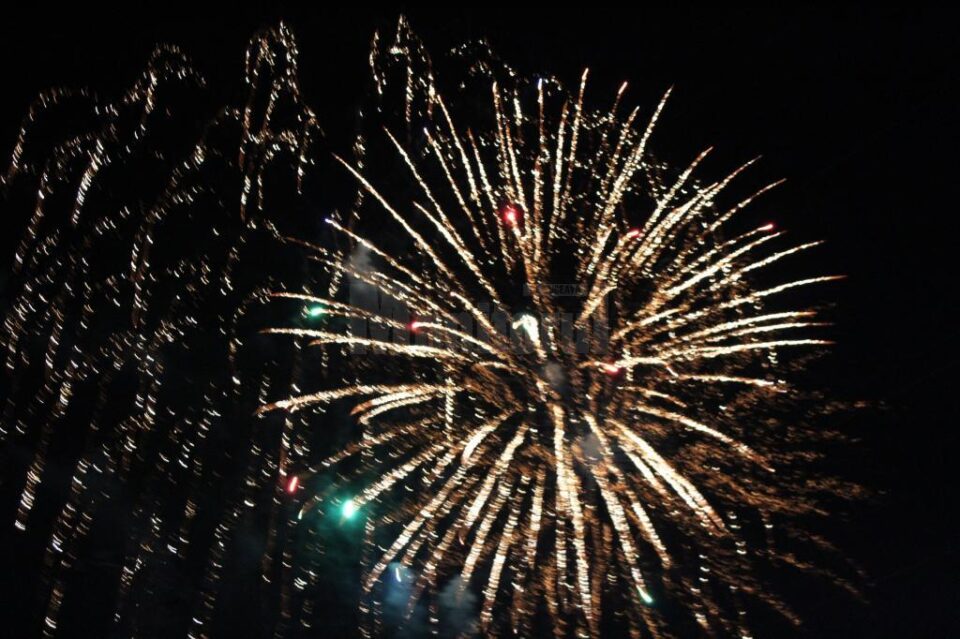 Spectaculos foc de artificii la trecerea in 2017
