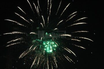 Spectaculos foc de artificii la Revelionul în aer liber