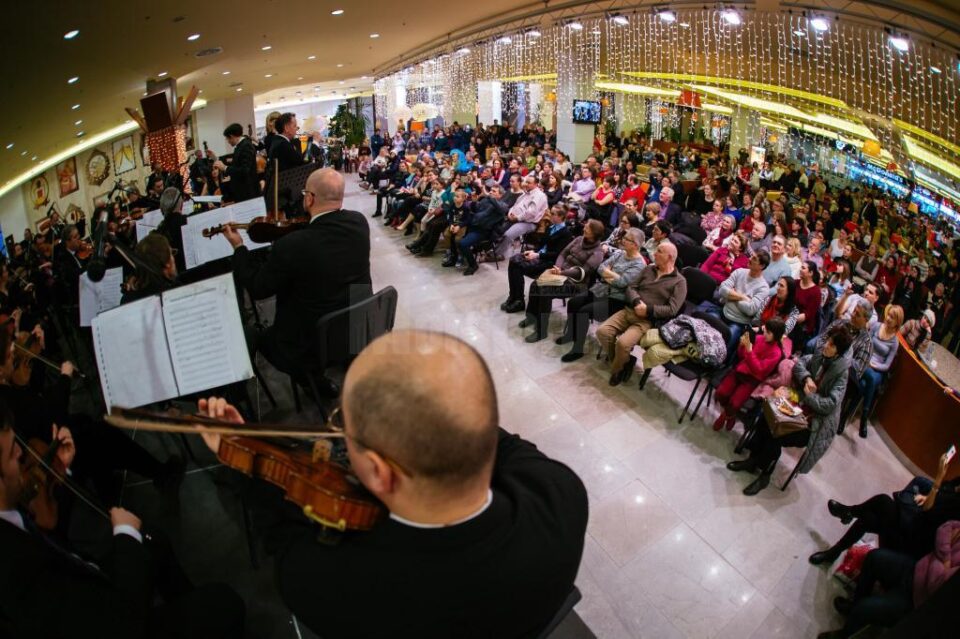 „Concert pentru Anul Nou 2017” susținut de Filarmonica din Botoșani, sâmbătă, la Iulius Mall Suceava