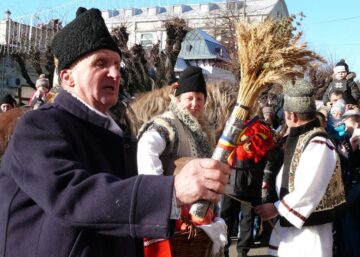 Urători la Primăria Fălticeni, pe 31 decembrie