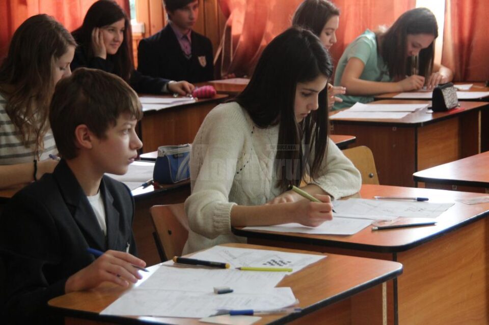 Elevii vor susține simulările examenelor naționale în luna martie Elevii vor susține simulările examenelor naționale în luna martie