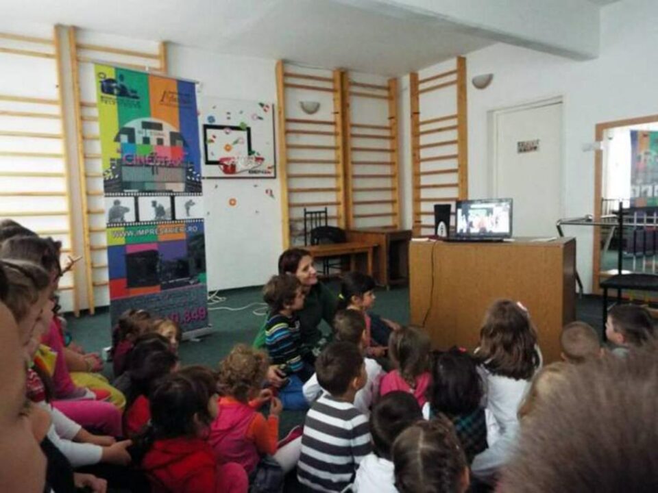 Școala de film și televiziune pentru copii și tineri