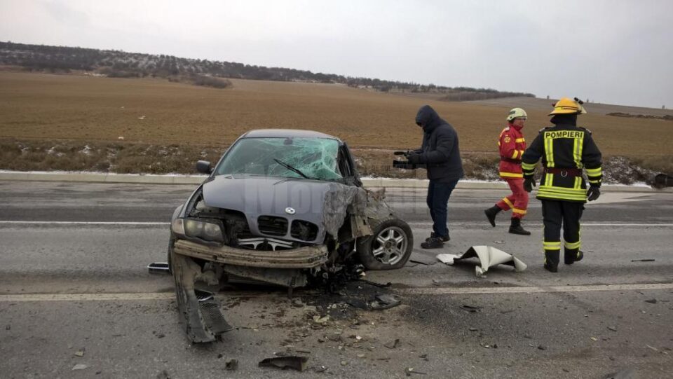 Autoturismul BMW implicat în accident