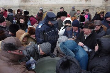 Mii de suceveni au participat la slujba de sfințire a apei de Bobotează