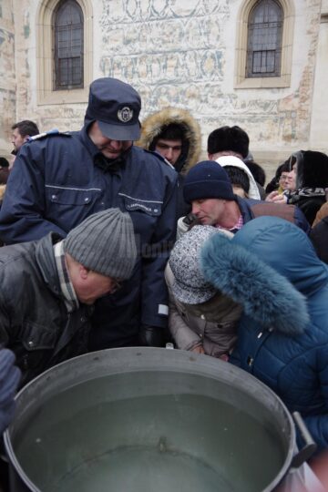 Mii de suceveni au participat la slujba de sfințire a apei de Bobotează