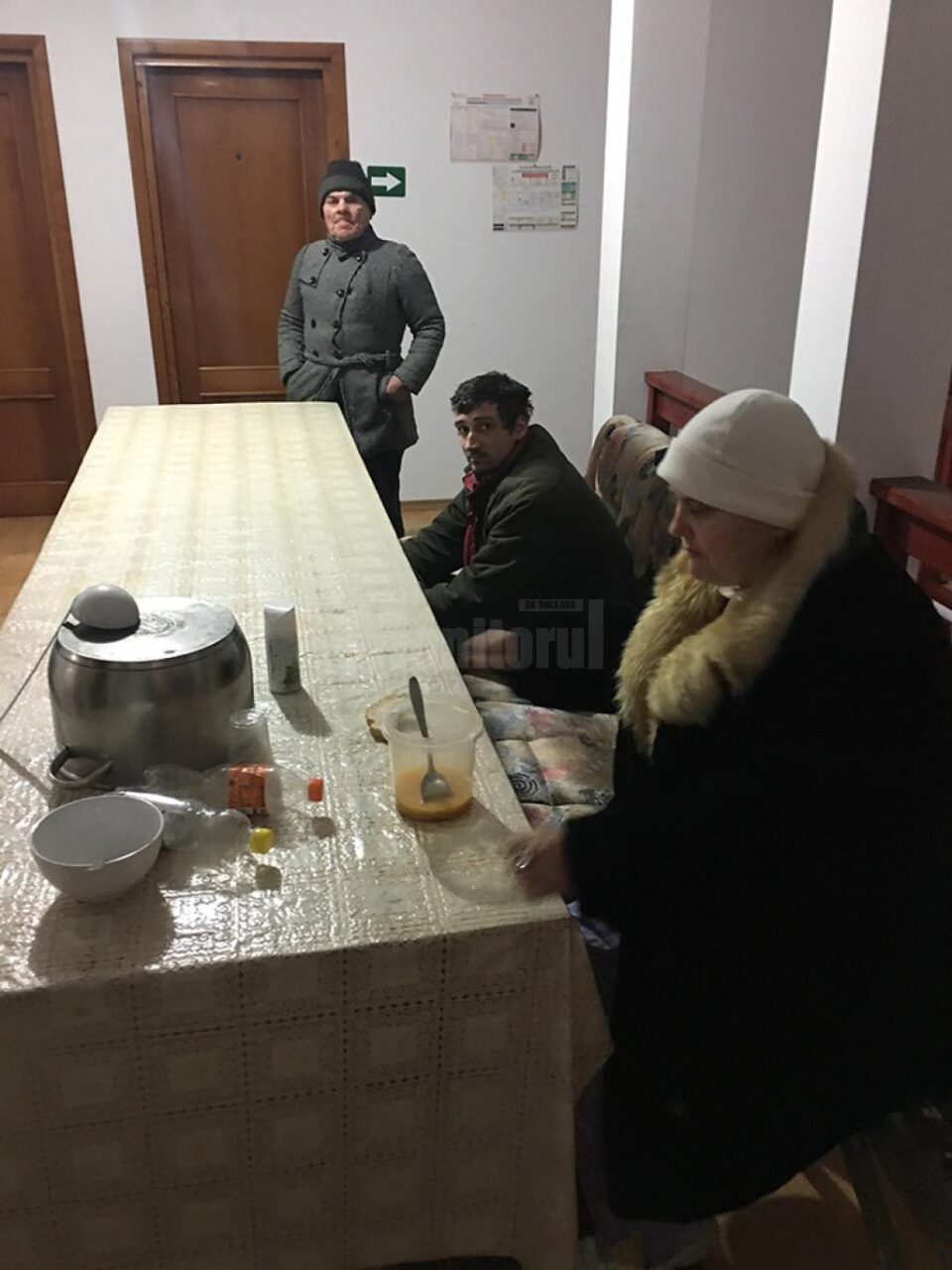 Zeci de oameni ai străzii, salvați de la o moarte cumplită, prin înghețare