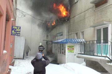 Flăcările au distrus hala de carne și brânză si clădiri din preajma sediului Romtelecom din centrul orașului