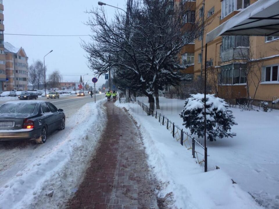 Lucrari de deszapezire a trotuarelor Sucevei 2