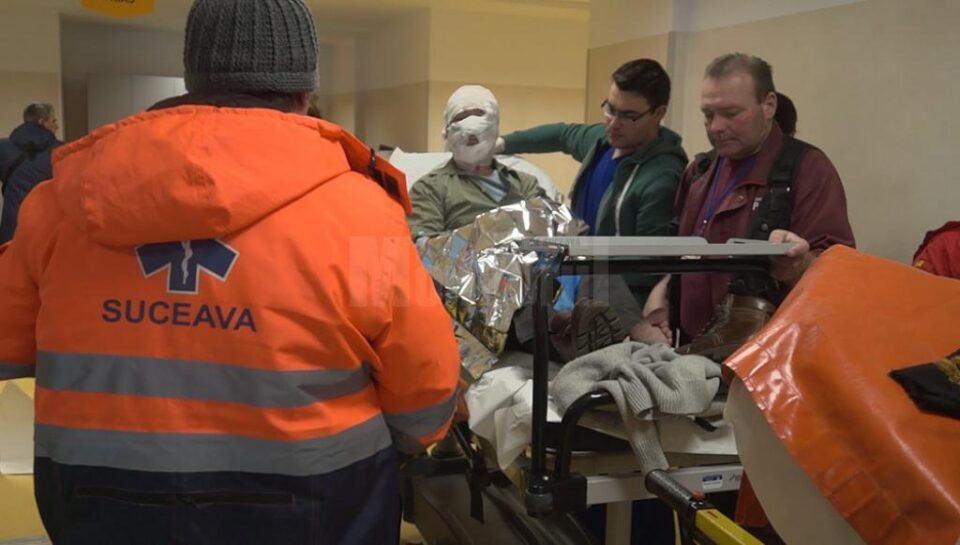 Un bătrân a suferit arsuri pe față și pe mâini după o explozie de la butelia din bucătărie