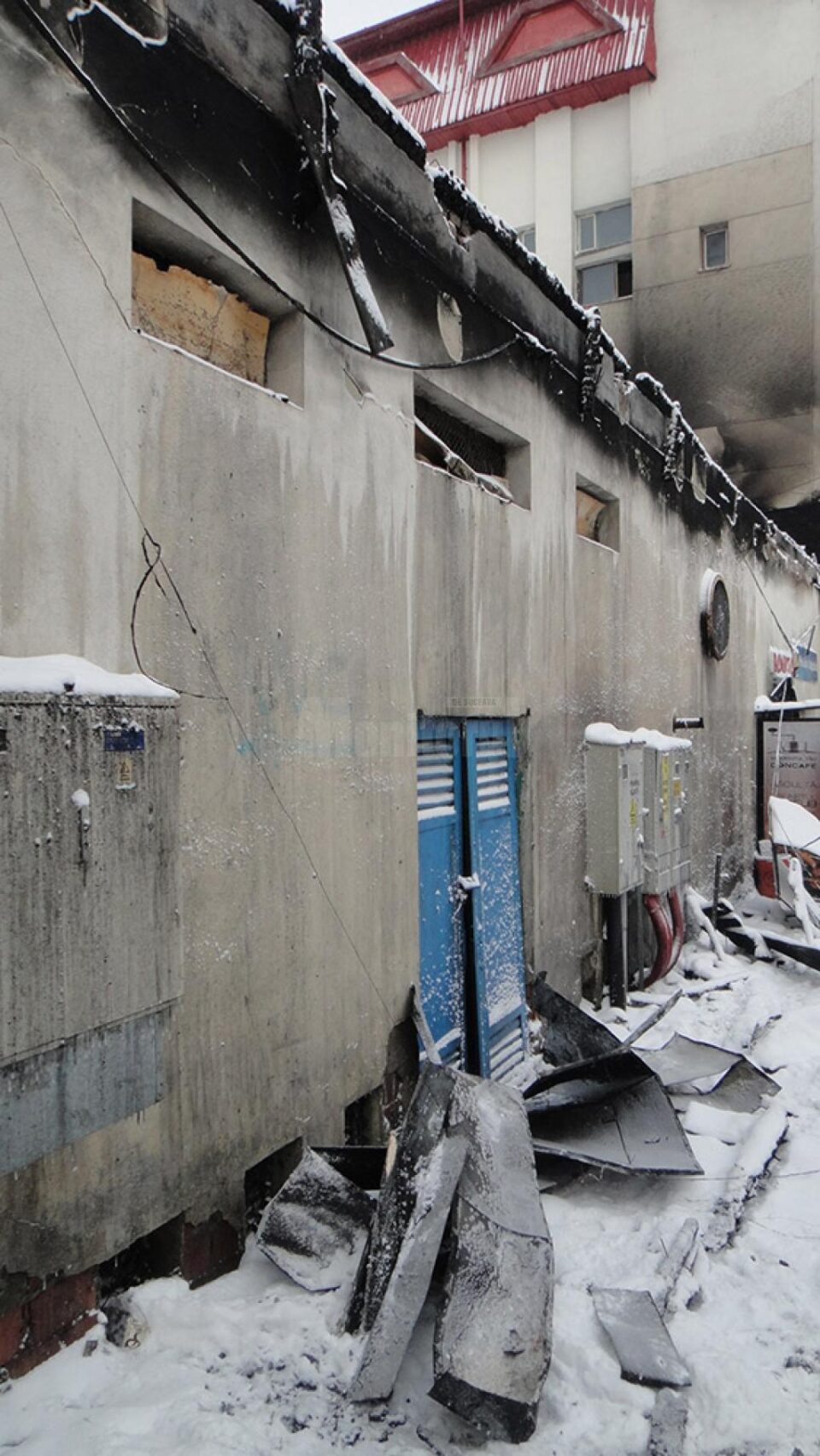 Pagube de 300.000 de lei în urma incendiului de proporții care a distrus hale ale pieței din Rădăuți