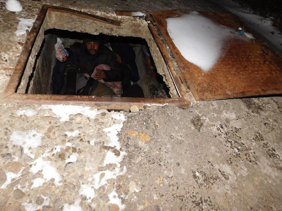 30 de oameni ai străzii, duși la Adăpostul de noapte de polițiștii locali suceveni