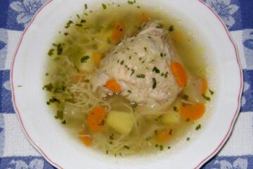 Supa de pasăre pentru cei răciți ( ”aspirina evreiască”). Foto: pinterest.com
